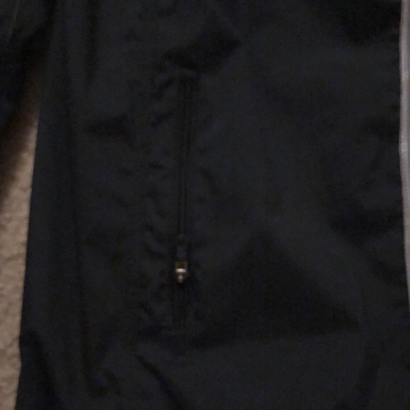 Lululemon Rain jacket/windbreaker - Picture 7 of 7
